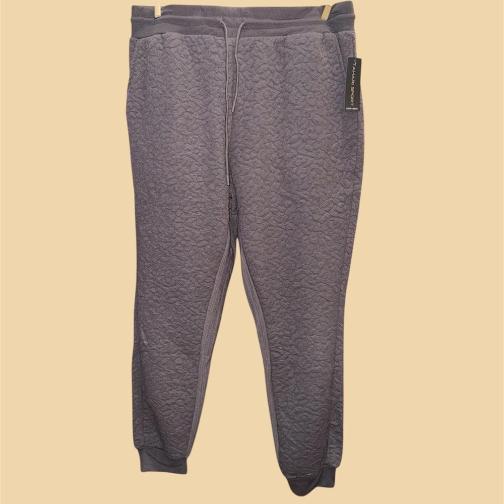 Women’s grey sweatpants.